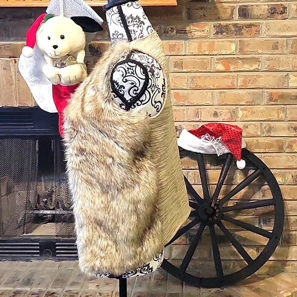 Girls Large Wonder Nation Faux Fur Vest - Picture 2 of 5